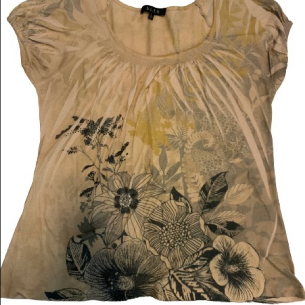 Embellished floral print short sleeve blouse     SIZE L